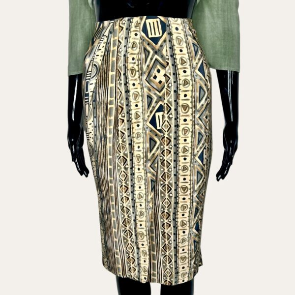 (2XL) Green And Beige Abstract Print Women Short Skirt - Image 3