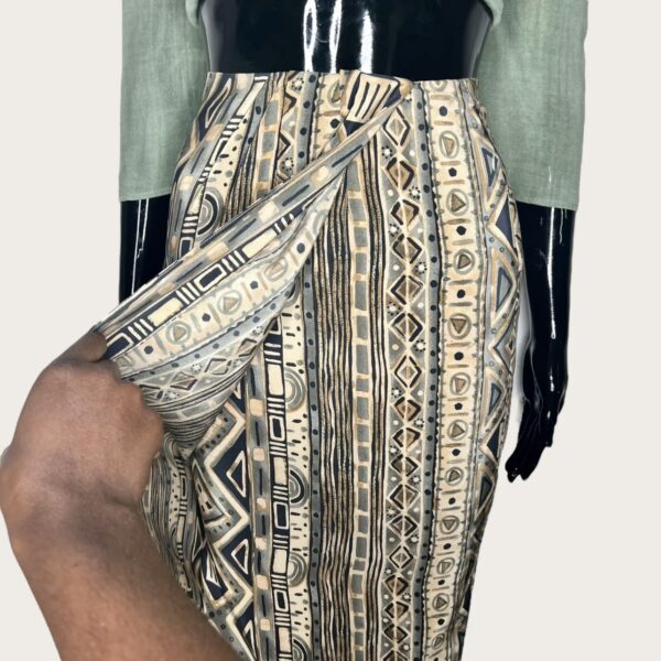 (2XL) Green And Beige Abstract Print Women Short Skirt - Image 5