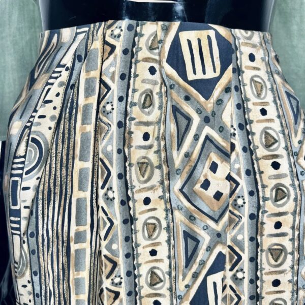 (2XL) Green And Beige Abstract Print Women Short Skirt - Image 6