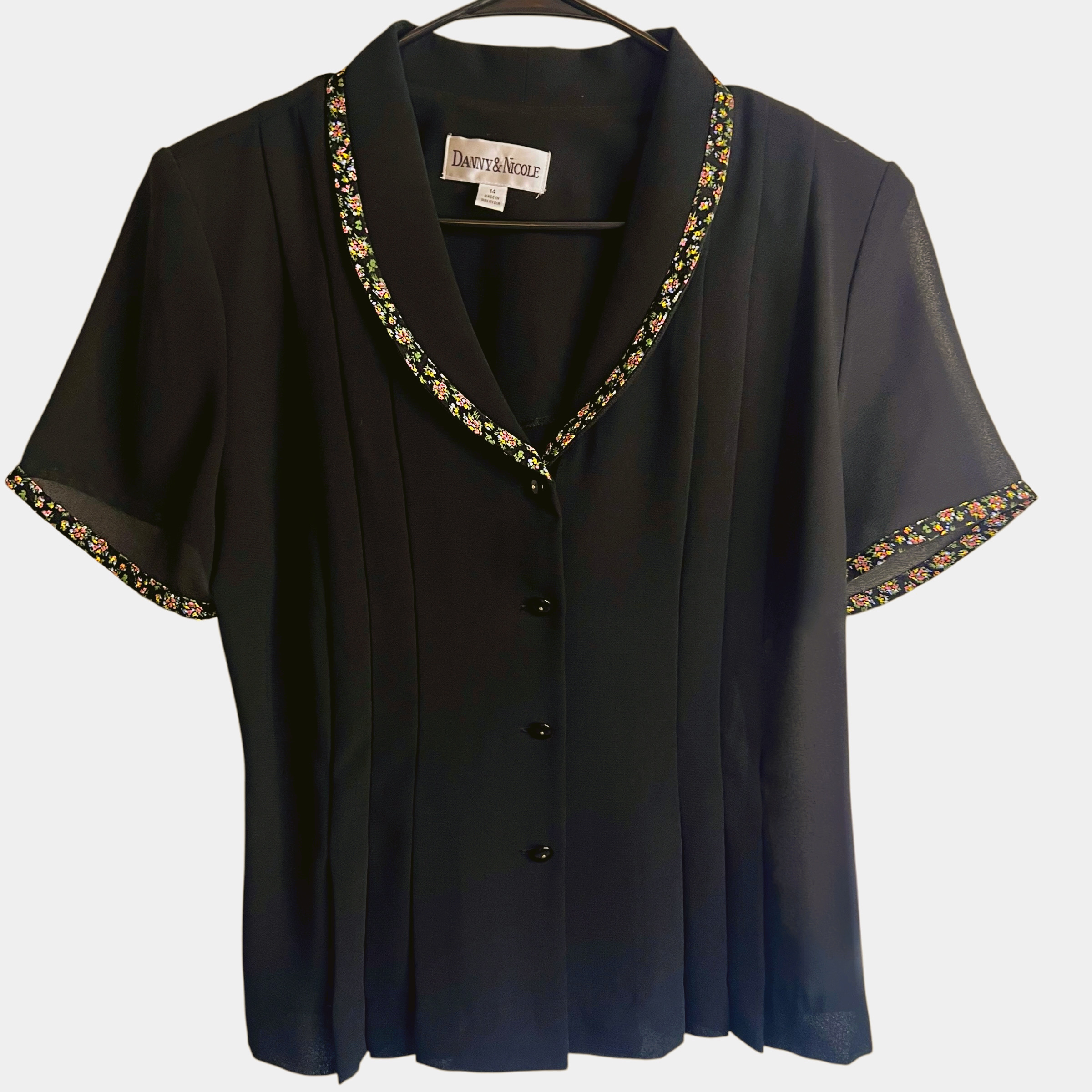(L/XL)Vintage Black Women Blouse w/ Embroidered Floral Detail