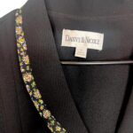 (L/XL)Vintage Black Women Blouse w/ Embroidered Floral Detail - Image 4